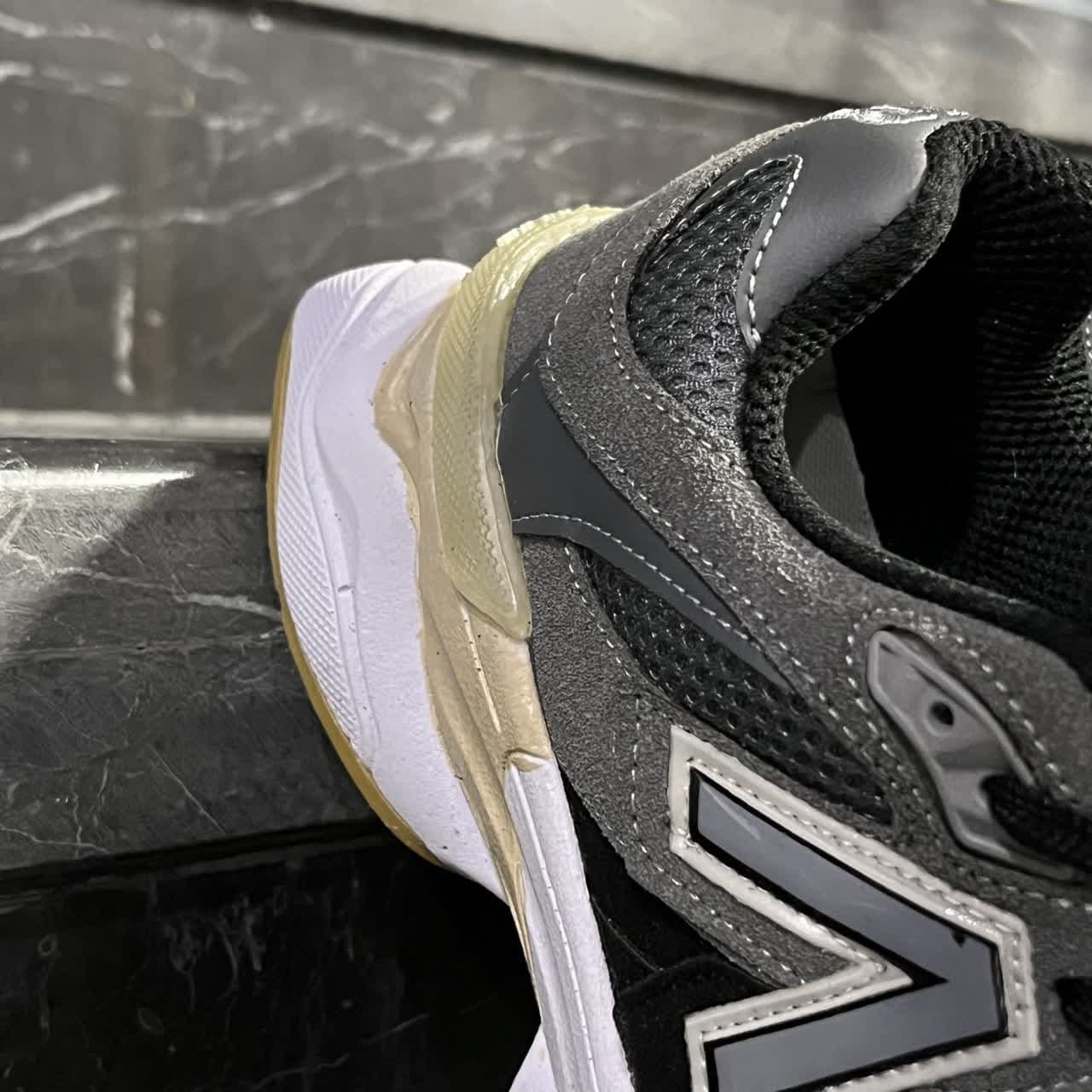 کفش کتانی مردانه نیوبالانس 9060 مشکی طوسی New Balance 9060