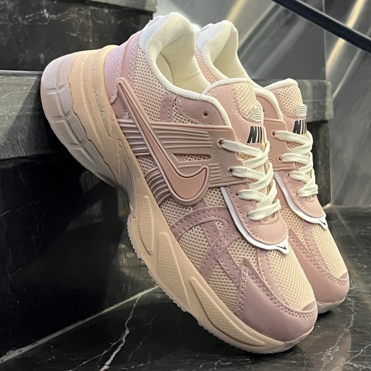 کفش کتانی زنانه نایک V2K صورتی NIKE V2K