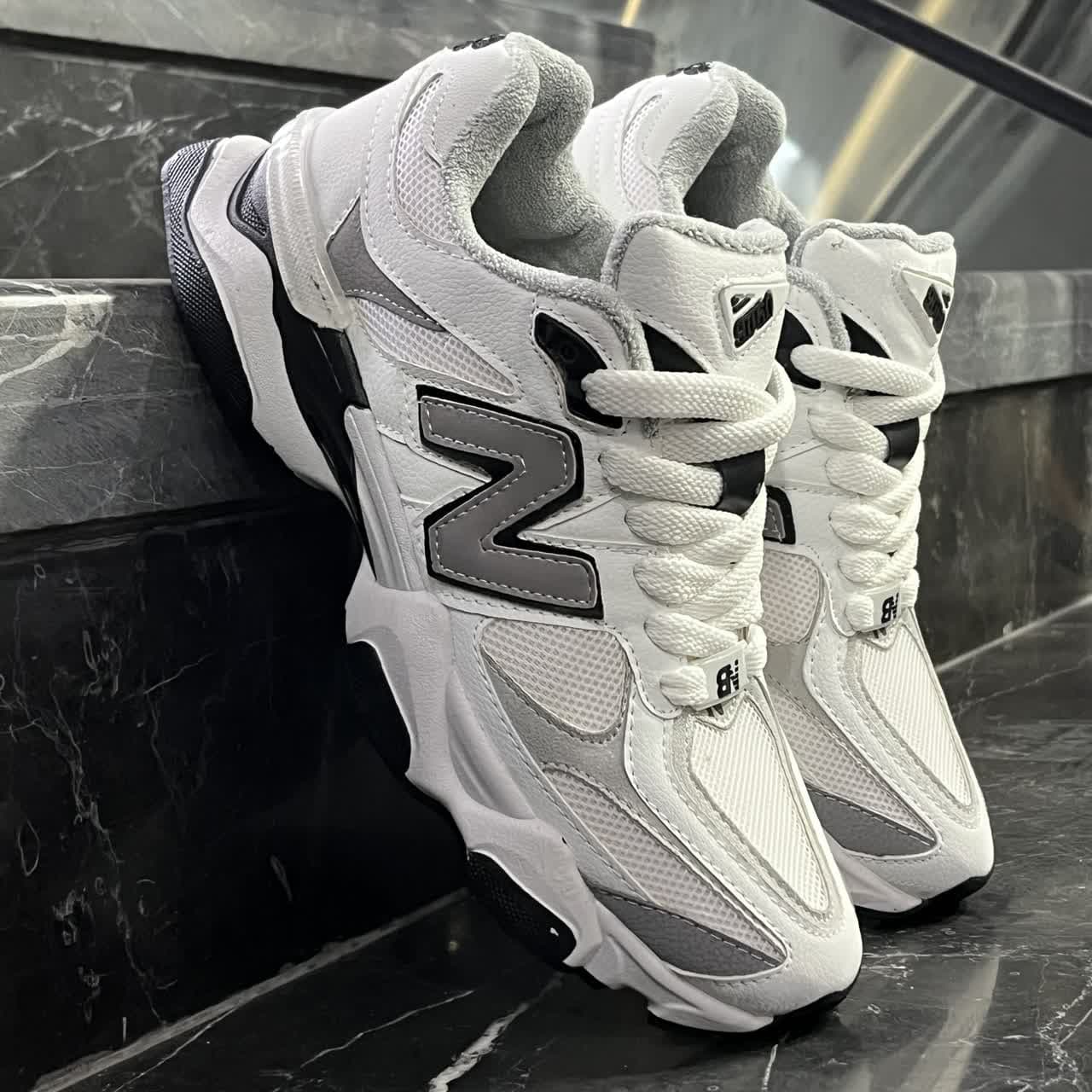 کفش کتانی مردانه نیوبالانس 9060 سفید طوسی مشکی New Balance 9060