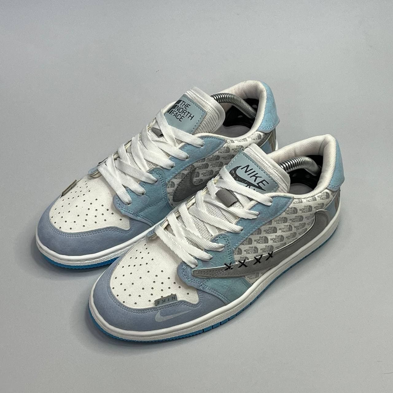 کفش کتانی مردانه نایک ترویس سفید آبی NIKE travis scott