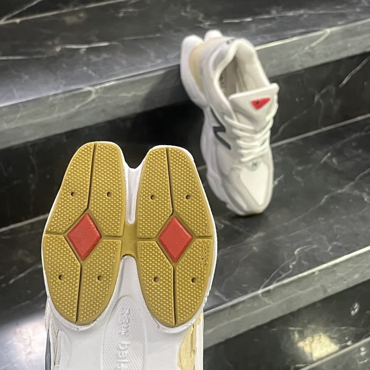کفش کتانی مردانه نیوبالانس 9060 سفید New Balance 9060