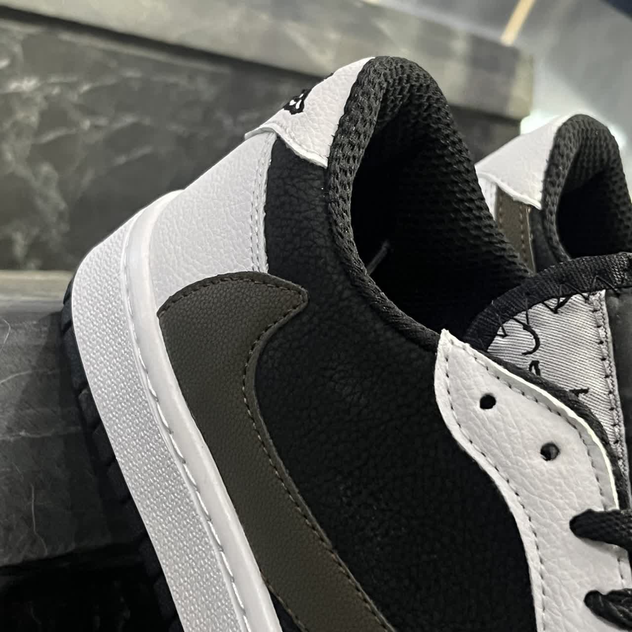 کفش کتانی مردانه نایک ترویس مشکی سفید نایک یشمی NIKE travis scott