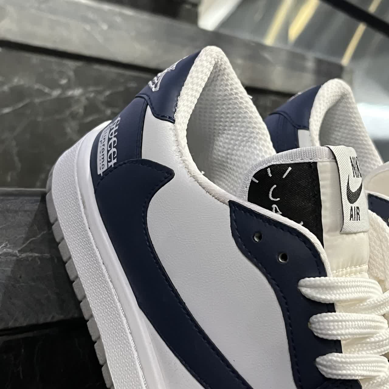کفش کتانی مردانه نایک ترویس اسکات سفید سرمه ای NIKE travis scott
