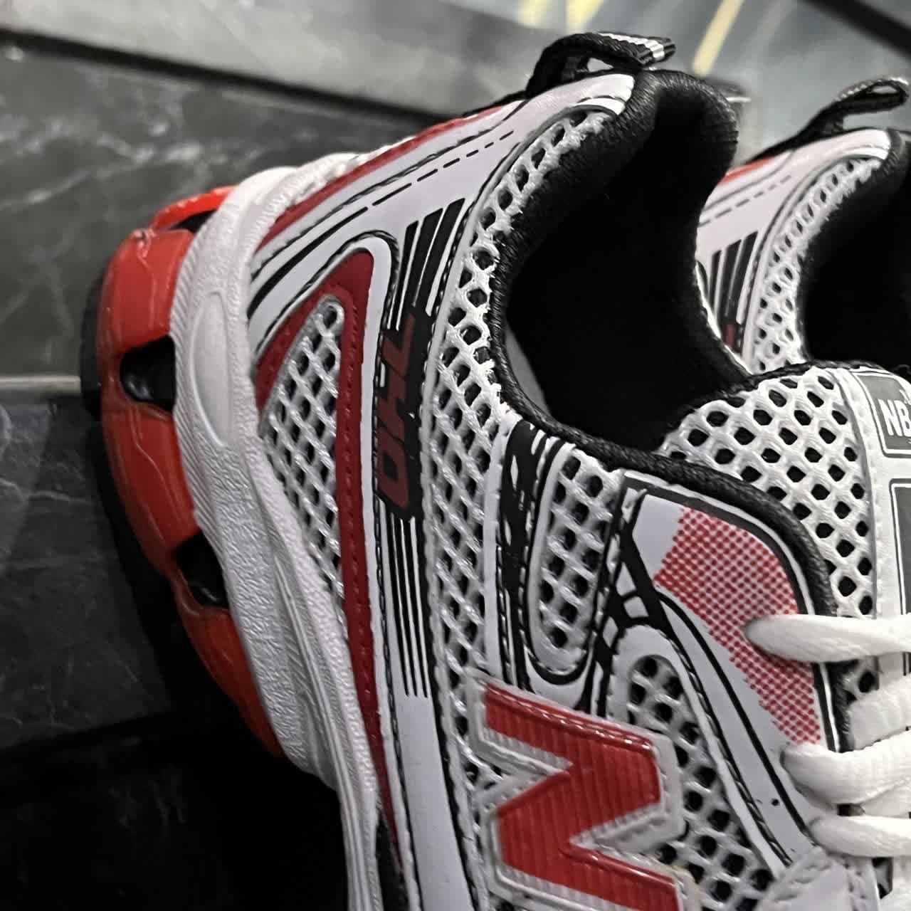 کفش کتانی مردانه نیوبالانس رانینگ سفید قرمز New Balance