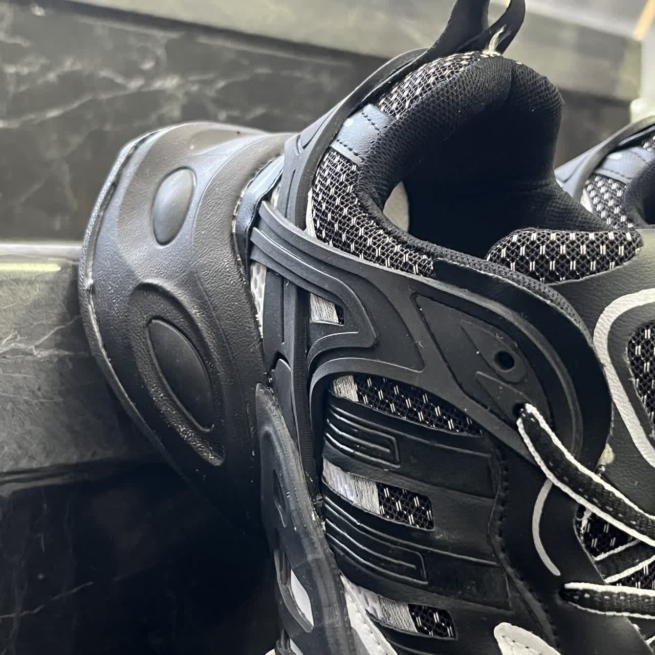 کفش کتانی مردانه آدیداس دیلاکس سفید مشکی Adidas Deluxe