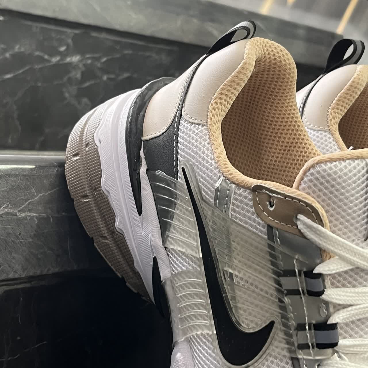 کفش کتانی مردانه نایک V2K سفید قهوه ای نایک مشکی NIKE V2K