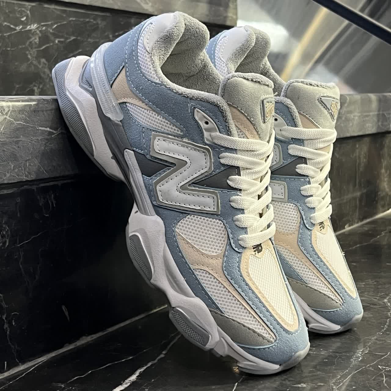 کفش کتانی مردانه نیوبالانس 9060 آبی سفید کرمی New Balance 9060