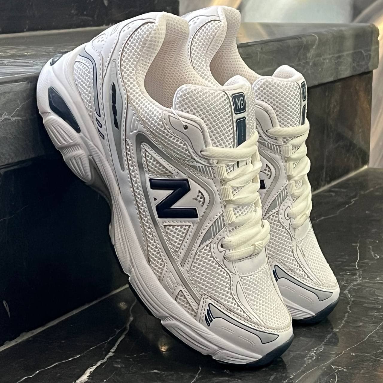 کفش کتانی مردانه نیوبالانس 1064 سفید سرمه ای 1064 New Balance