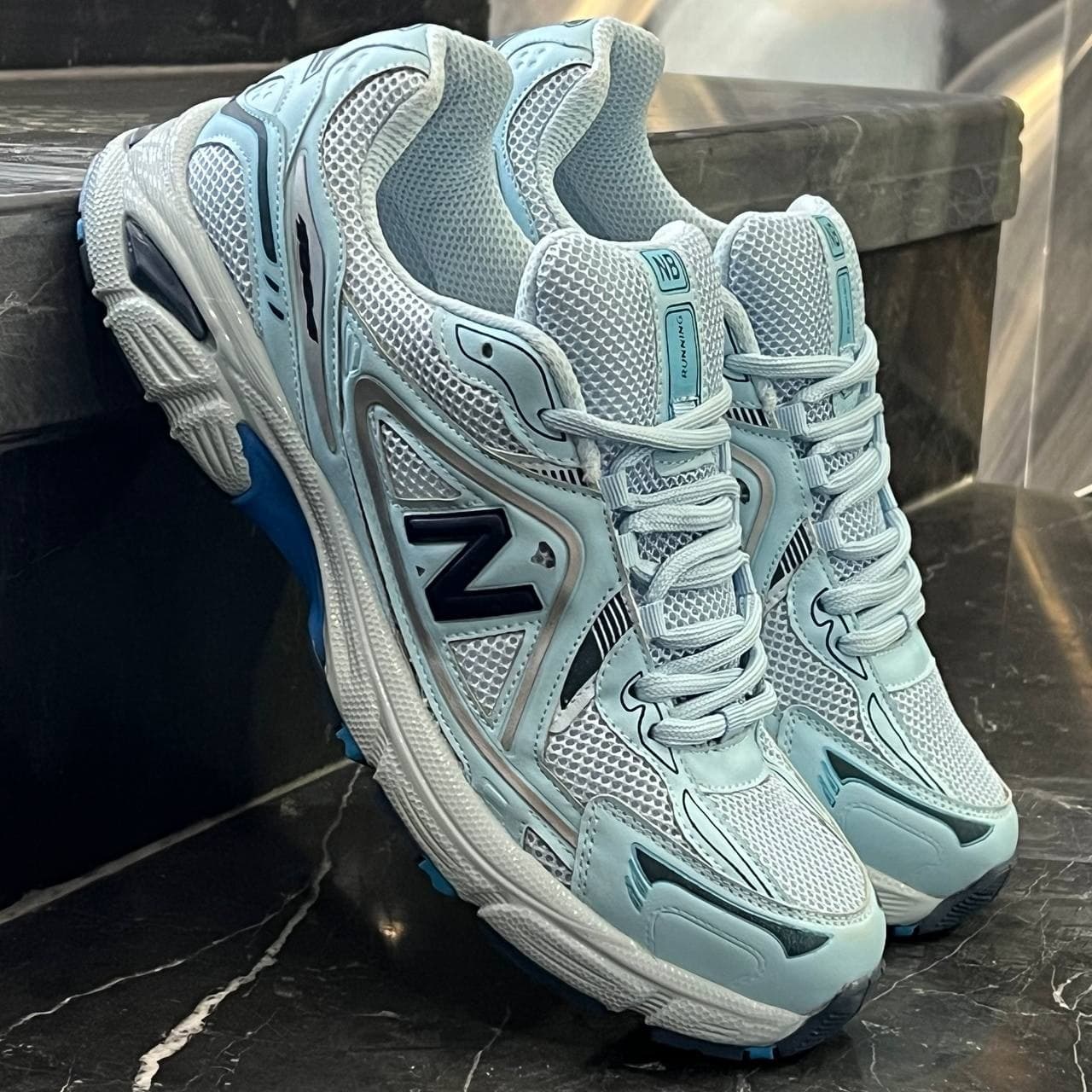 کفش کتانی مردانه بزرگ پا نیوبالانس 1064 آبی تمام 1064 New Balance