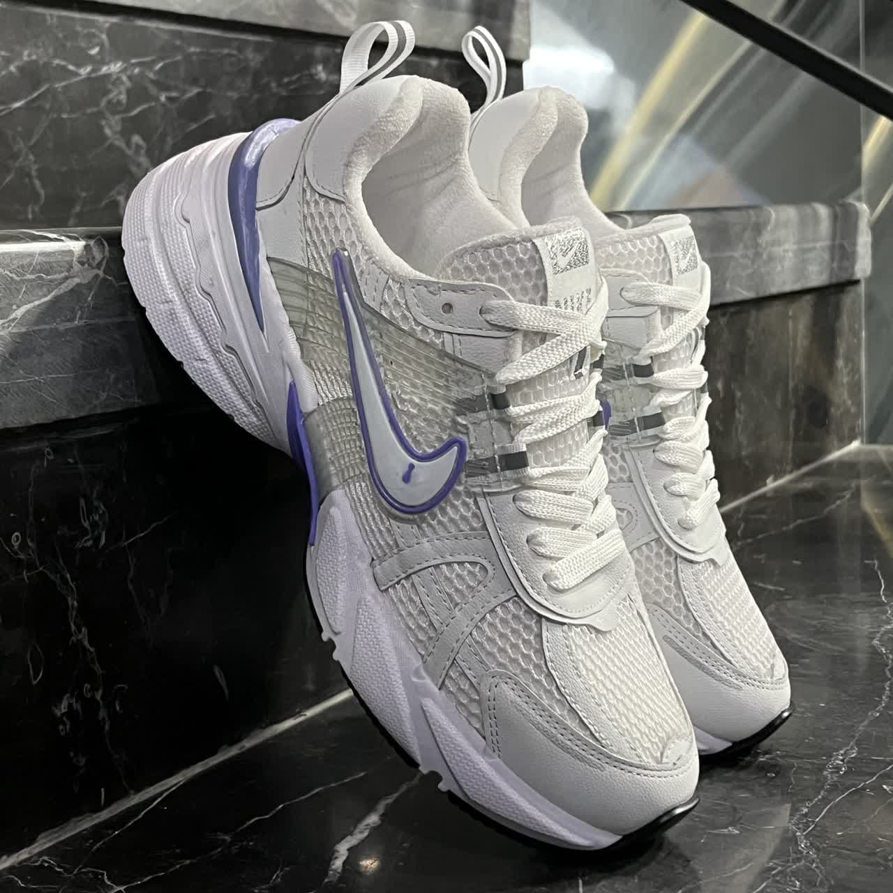 کتانی زنانه رانینگ نایک V2K سفید بنفش NIKE V2K