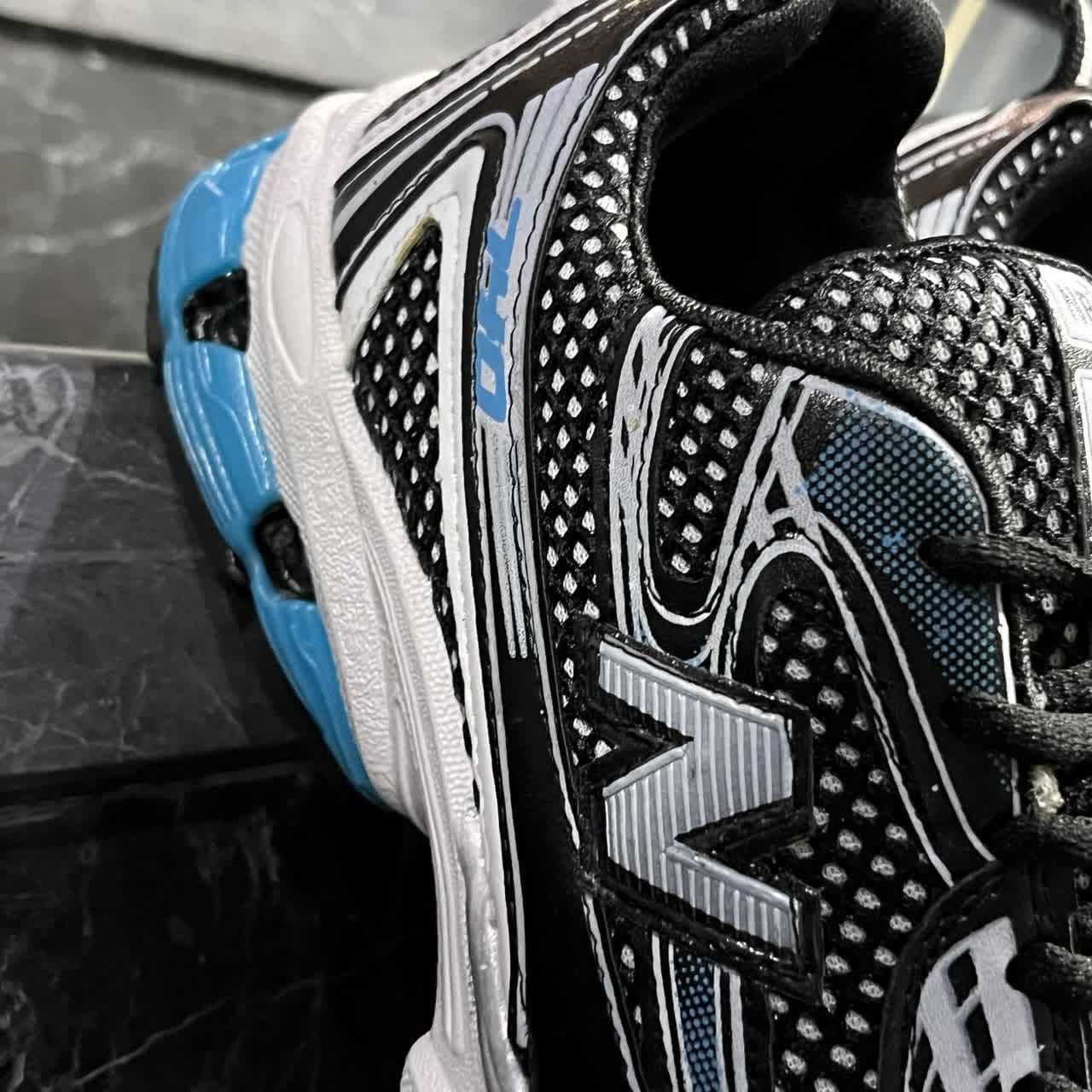 کفش کتانی مردانه نیوبالانس رانینگ مشکی آبی New Balance