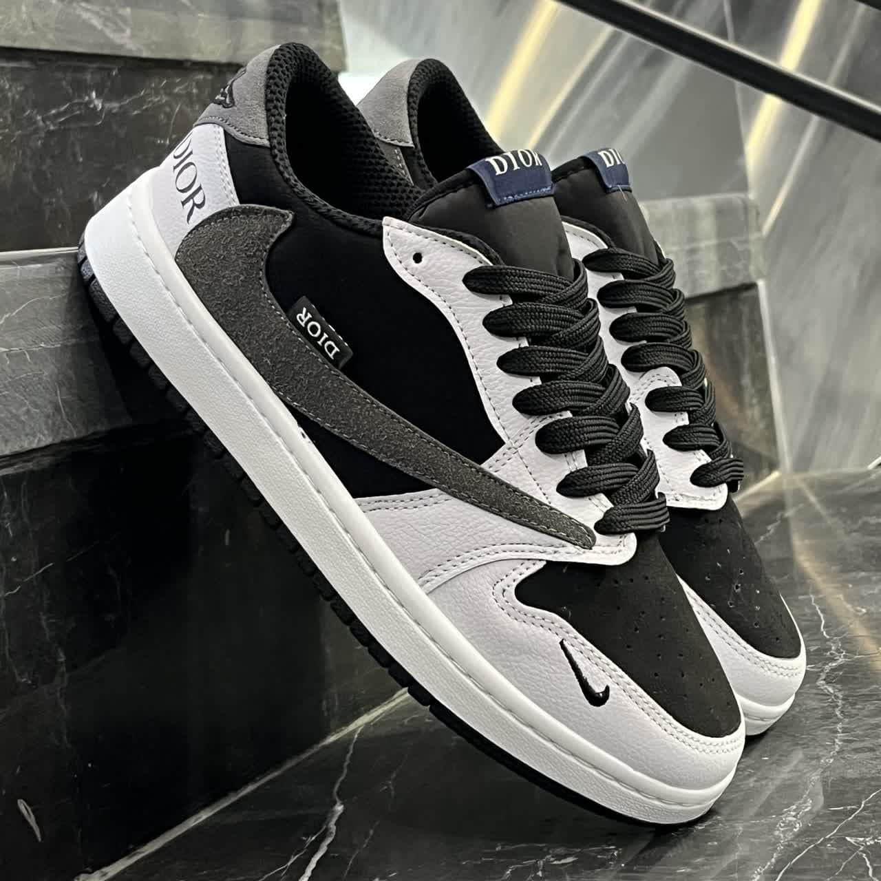 کتانی مردانه نایک ترویس مشکی سفید طوسی دیور Nike Travis