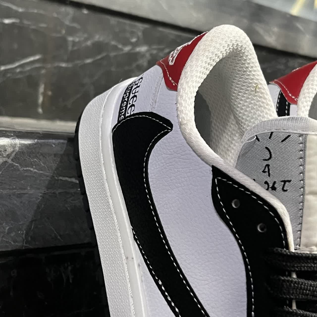 کفش کتانی مردانه نایک ترویس مشکی سفید قرمز NIKE travis scott