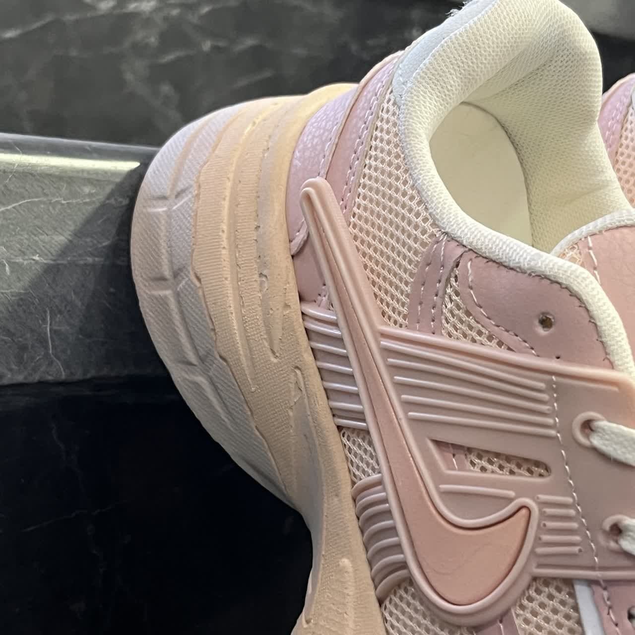 کفش کتانی زنانه نایک V2K صورتی NIKE V2K