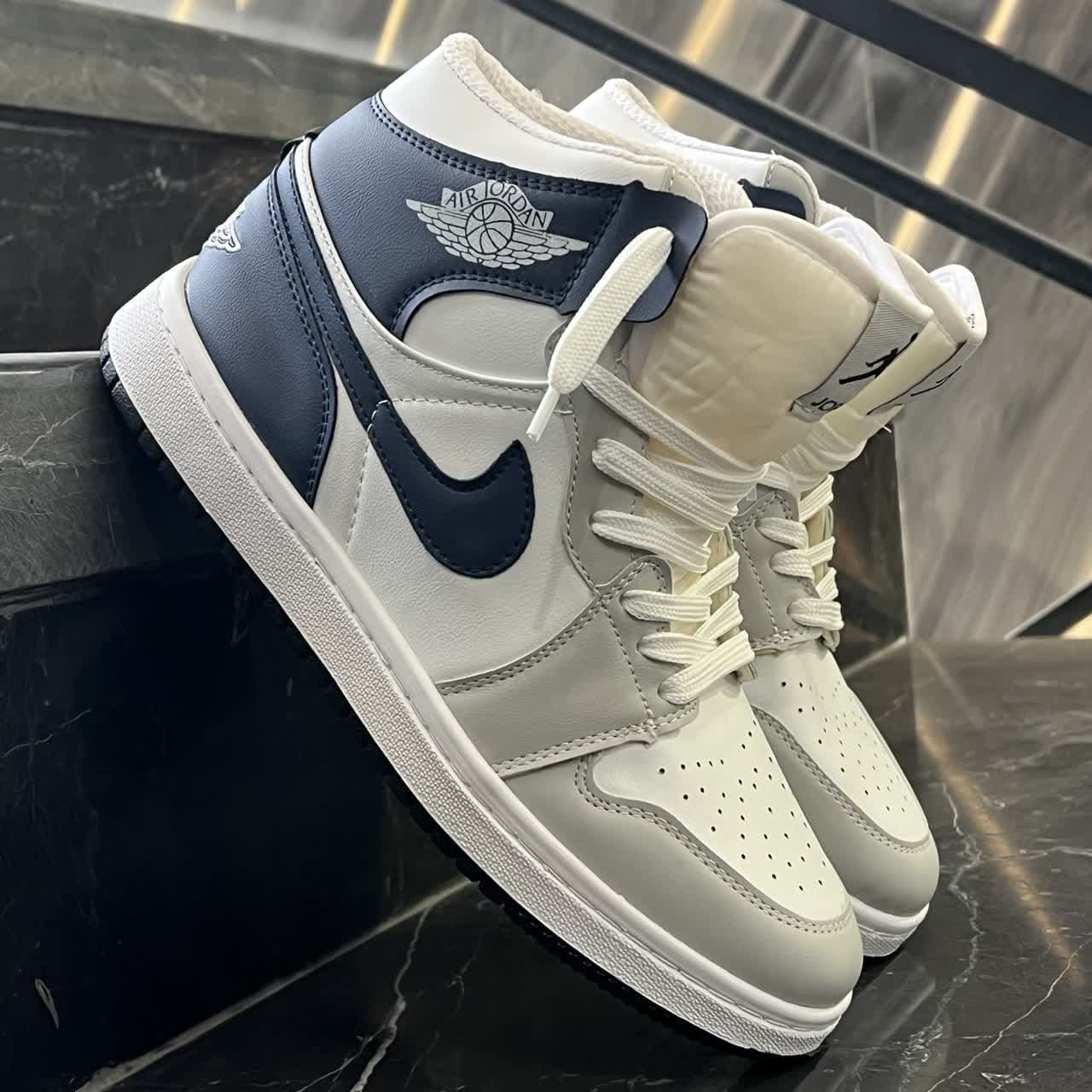 کفش کتانی مردانه نایک جردن 1 ساقدار طوسی آبی  Nike Jordan 1
