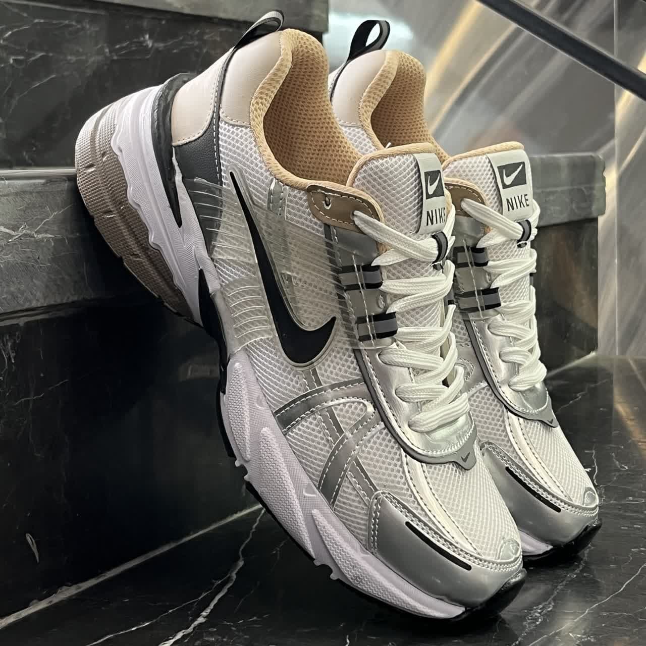 کفش کتانی مردانه نایک V2K سفید قهوه ای نایک مشکی NIKE V2K