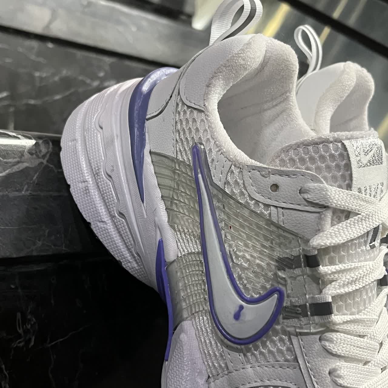 کتانی زنانه رانینگ نایک V2K سفید بنفش NIKE V2K