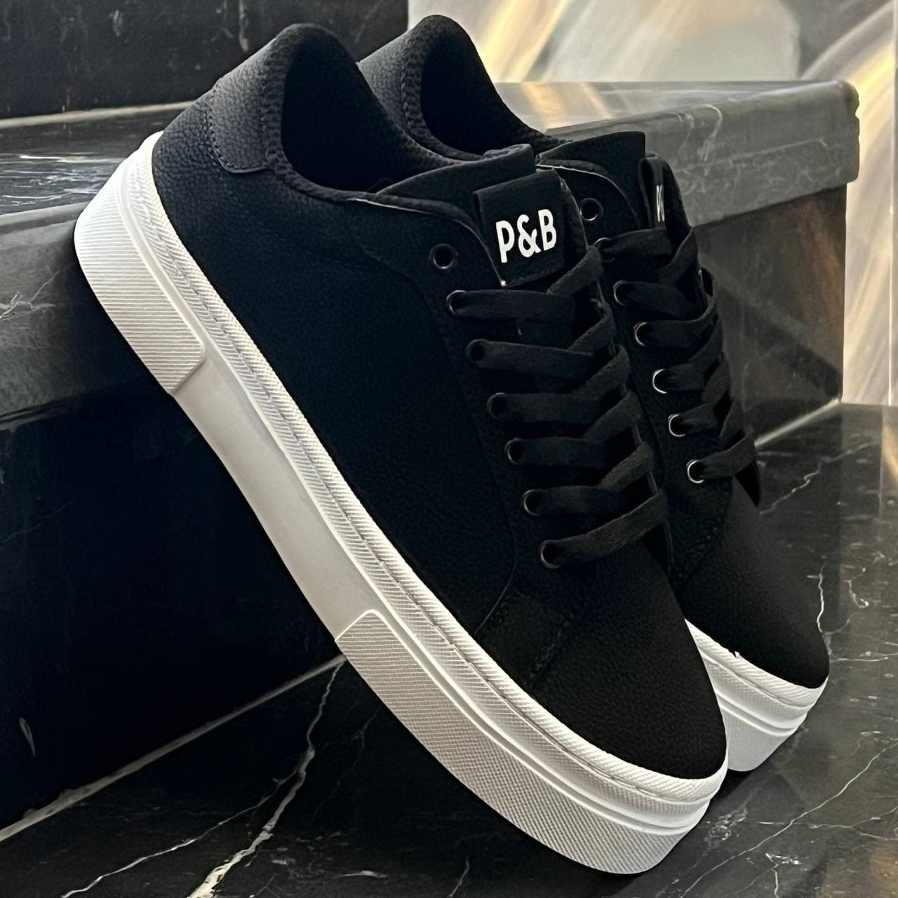 کفش کتانی مردانه ونس پل اند بیر مشکی سفید Vans Pull&Bear
