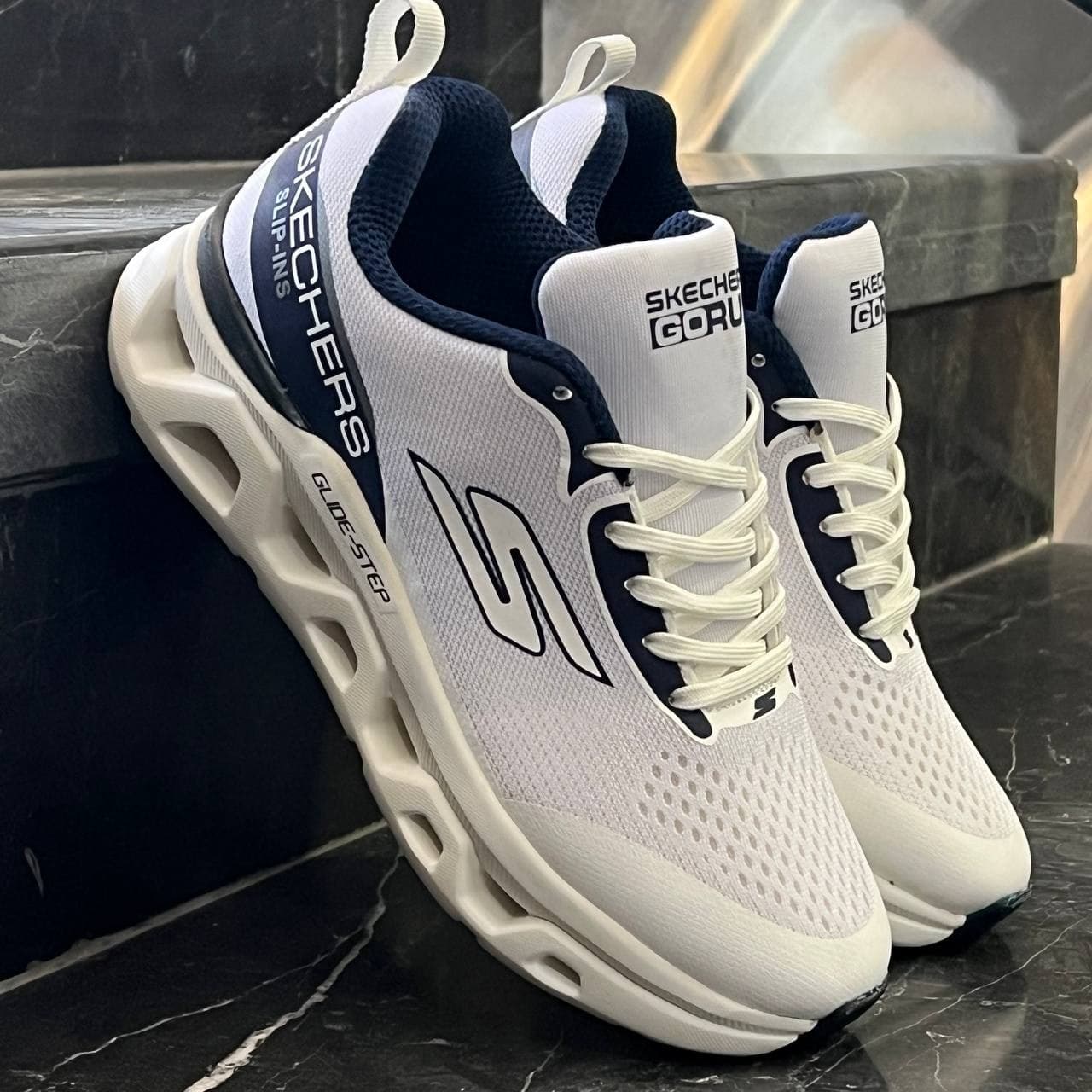 کفش کتانی مردانه اسکیچرز سفید سرمه ای SKECHERS