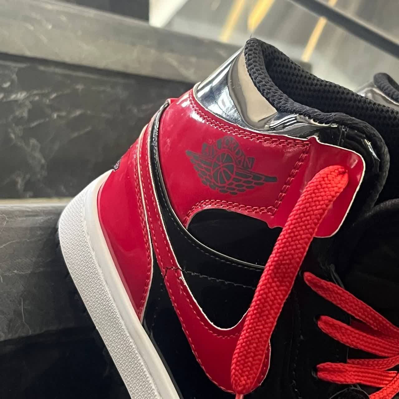 کفش کتانی مردانه نایک جردن 1 ساقدار مشکی قرمز ورنی Nike Jordan 1