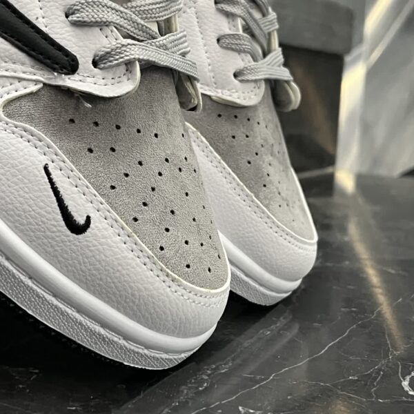 کفش کتانی مردانه نایک ترویس طوسی سفید NIKE travis scott - تصویر 2