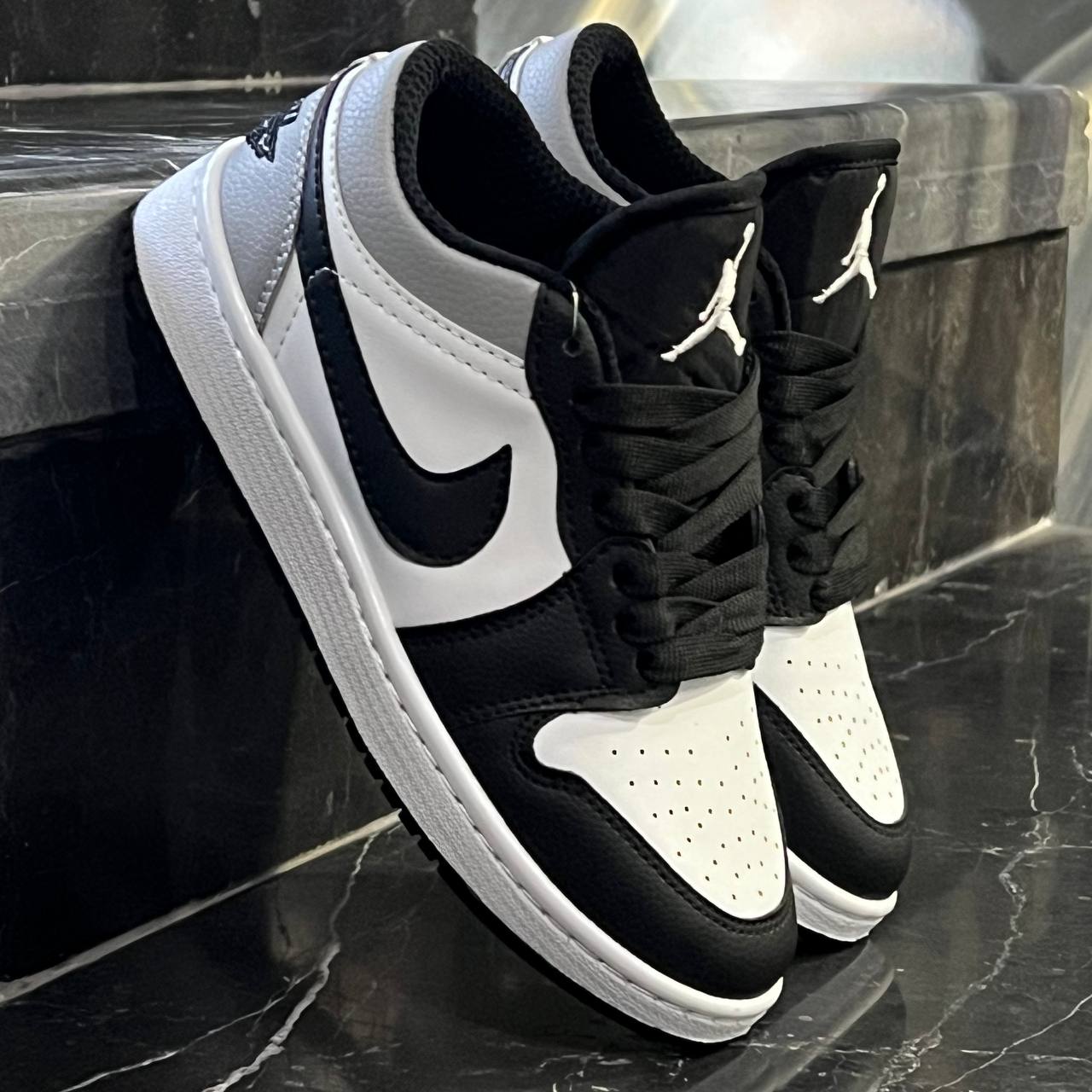 photo_1_2026-08-28_12-31-14 کفش کتانی زنانه نایک جردن 1 مشکی سفید طوسی Nike Jordan 1 - تصویر 1