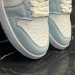 کفش کتانی زنانه نایک جردن 1 آبی یخی Nike Jordan 1 - تصویر 4