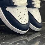 کفش کتانی زنانه نایک جردن 1 سفید سرمه ای Nike Jordan 1 - تصویر 4