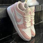 کفش کتانی زنانه نایک جردن 1 سفید صورتی Nike Jordan 1
