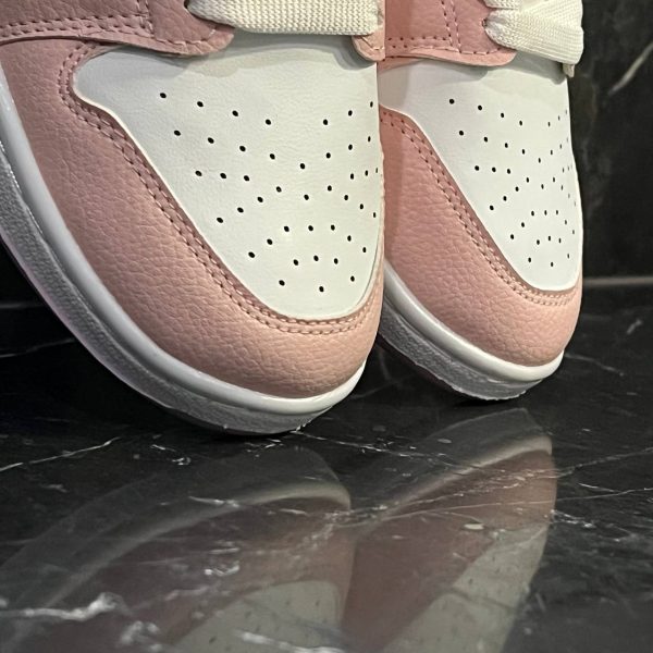 کفش کتانی زنانه نایک جردن 1 سفید صورتی Nike Jordan 1 - تصویر 4