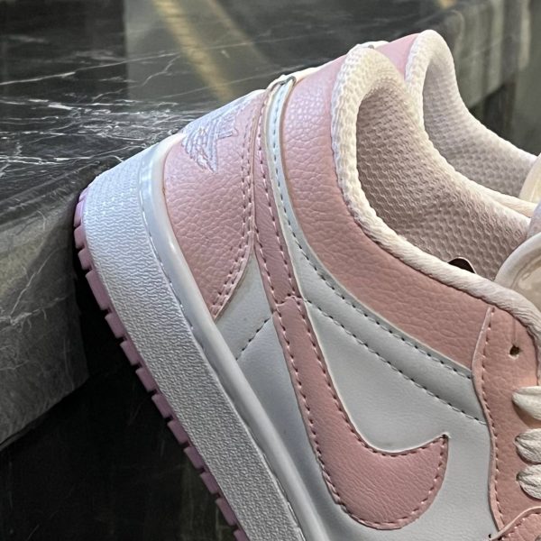 کفش کتانی زنانه نایک جردن 1 سفید صورتی Nike Jordan 1 - تصویر 3