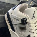 کفش کتانی مردانه نایک جردن 4 سفید مشکی Jordan 4 - تصویر 3