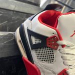 کفش کتانی مردانه نایک جردن 4 سفید قرمز Jordan 4 - تصویر 3