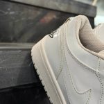 کفش کتانی مردانه نایک جردن 1 سفید تمام ورنی حراجی Nike Jordan 1 - تصویر 4