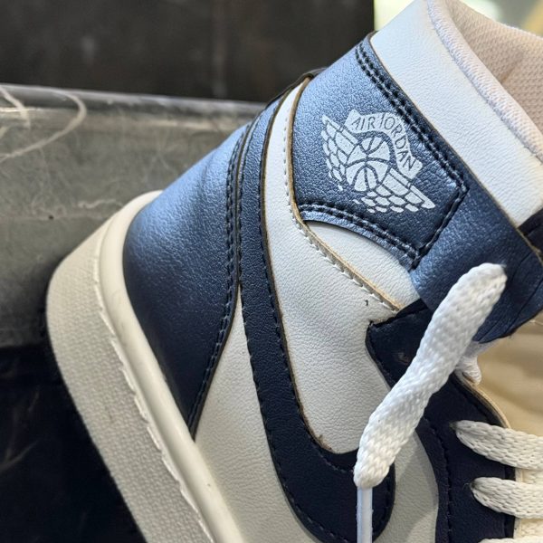 کفش کتانی بچگانه نایک جردن 1 ساقدار سفید سرمه ای Nike Jordan 1 - تصویر 3