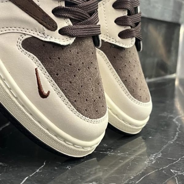 کفش کتانی مردانه نایک ترویس یشمی قهوه‌ای NIKE travis scott - تصویر 2