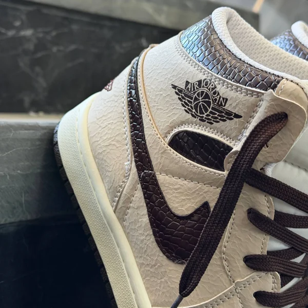 کفش کتانی مردانه نایک جردن 1 ساقدار اما مانیر + بند اضافه Nike Jordan1 - تصویر 2