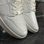 کفش کتانی مردانه نایک جردن 1 سفید تمام ورنی حراجی Nike Jordan 1 - تصویر 3