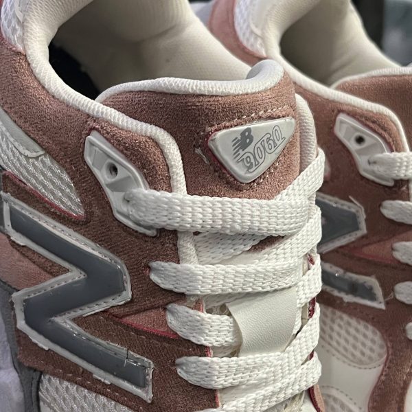کفش کتانی مردانه نیوبالانس 9060 طوسی کالباسی New Balance 9060 - تصویر 2
