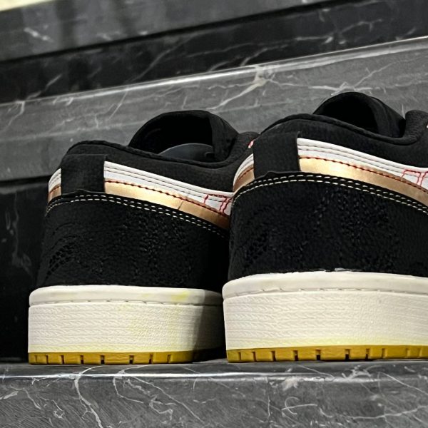 کفش کتانی مردانه نایک جردن 1 سفید قرمز مشکی نایک قرمز حراجی Nike Jordan 1 - تصویر 2