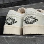 کفش کتانی مردانه نایک جردن 1 سفید تمام ورنی حراجی Nike Jordan 1 - تصویر 2